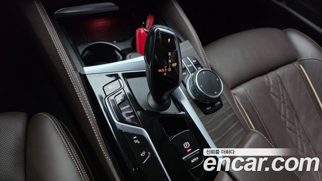 BMW 5-Series 2022 — photo 9