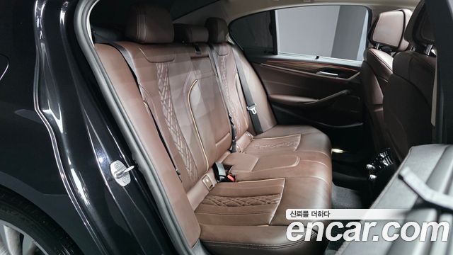 BMW 5-Series 2022 — photo 12