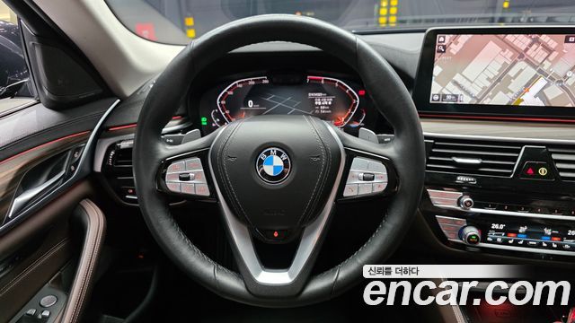 BMW 5-Series 2022 — photo 13