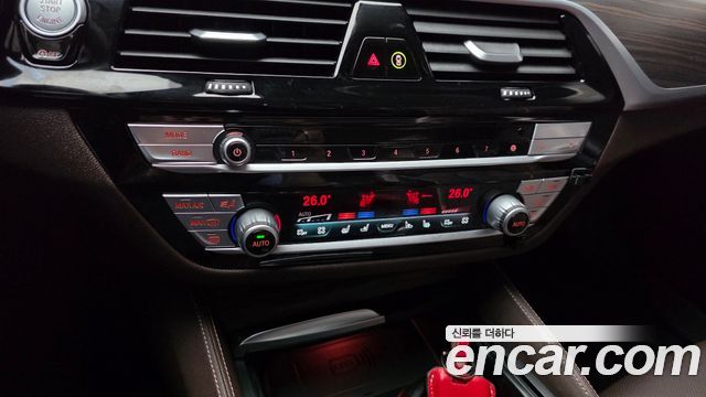 BMW 5-Series 2022 — photo 17