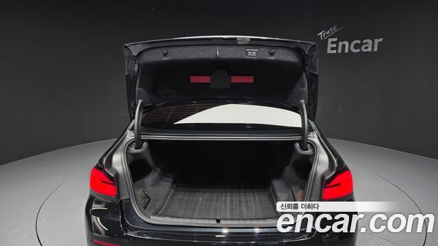 BMW 5-Series 2022 — photo 20