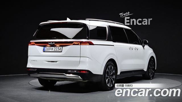 Kia Canival 2023 — photo 2