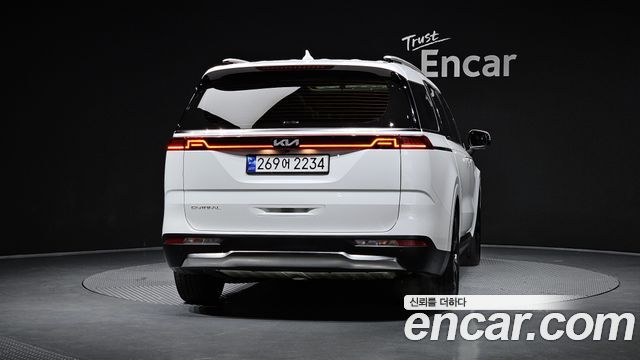 Kia Canival 2023 — photo 4