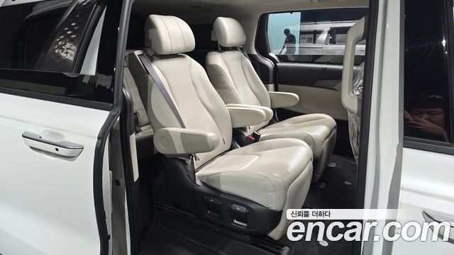Kia Canival 2023 — photo 11