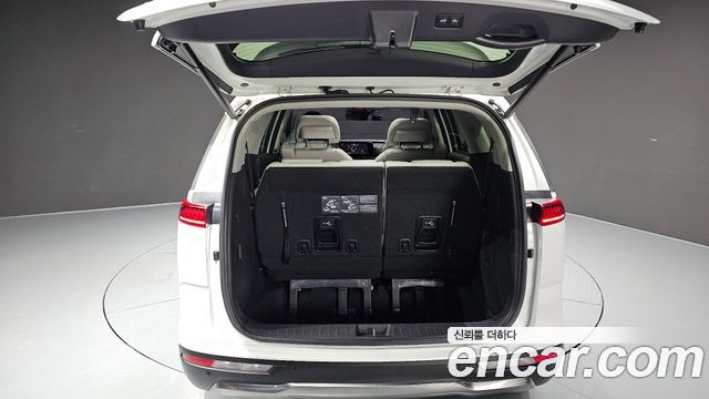 Kia Canival 2023 — photo 20