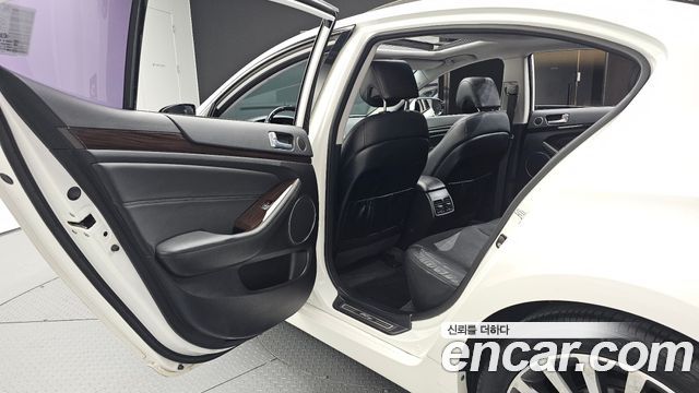 Kia K7 2016 — photo 18