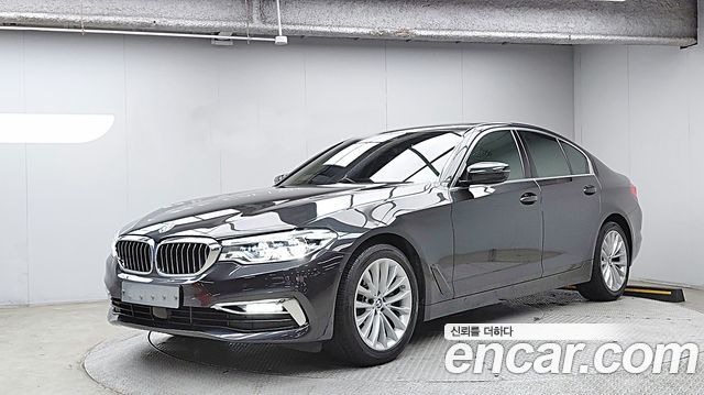 BMW 5-Series 2020 — photo 1