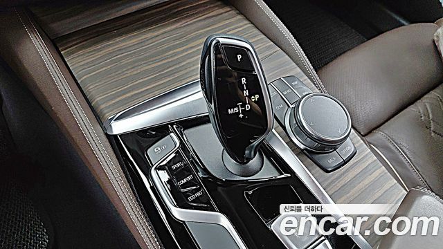 BMW 5-Series 2020 — photo 11