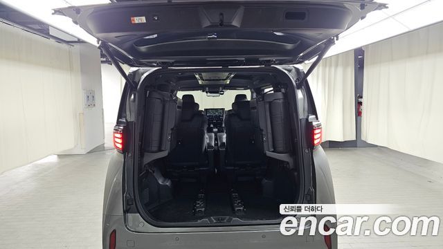 Toyota Alphard 2024 — photo 26