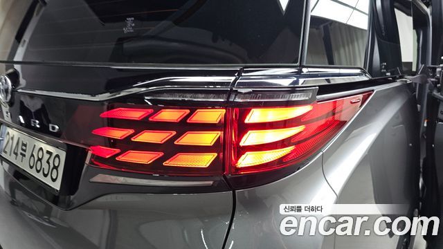 Toyota Alphard 2024 — photo 9