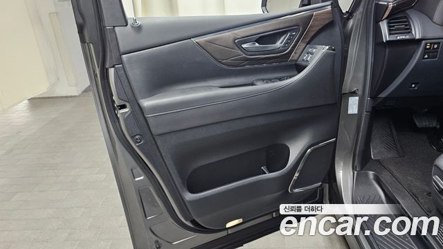 Toyota Alphard 2024 — photo 14