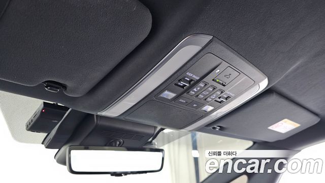 Toyota Alphard 2024 — photo 29