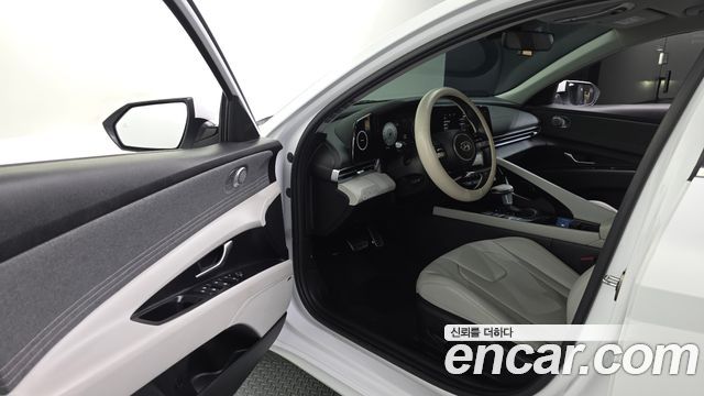 Hyundai AVANTE 2021 — photo 13