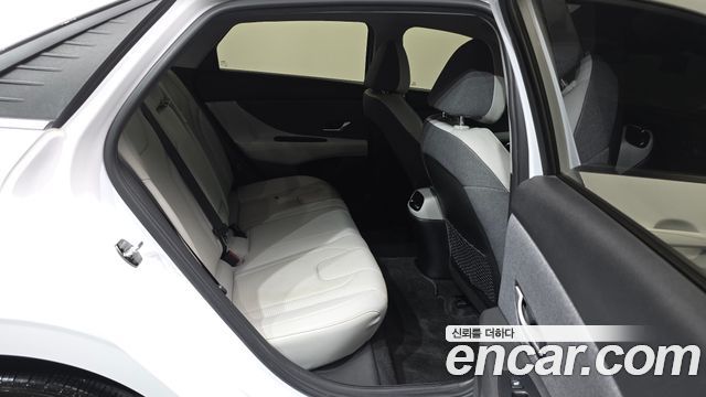 Hyundai AVANTE 2021 — photo 18