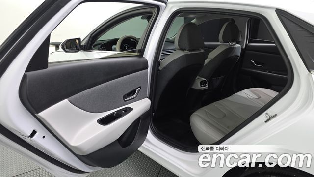 Hyundai AVANTE 2021 — photo 16