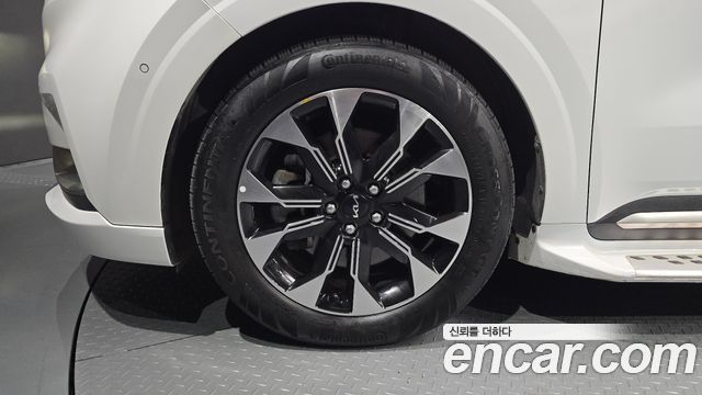 Kia Canival 2023 — photo 5