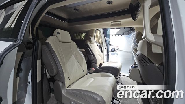 Kia Canival 2023 — photo 11
