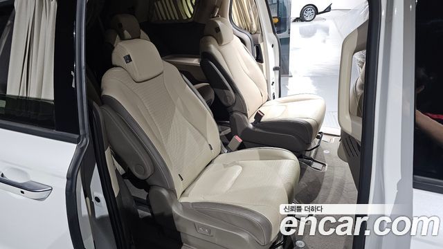 Kia Canival 2023 — photo 12