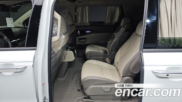 Kia Canival 2023 — photo 13