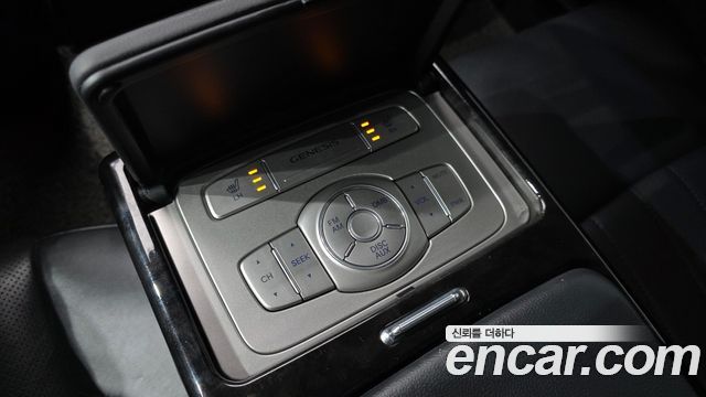 Hyundai Genesis 2013 — photo 18