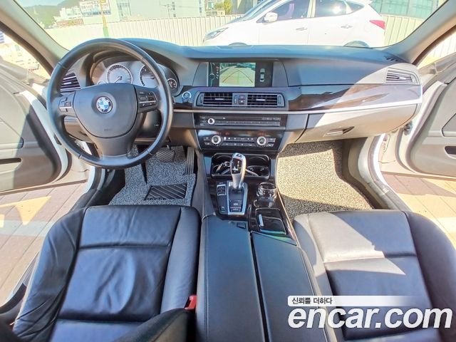 BMW 5-Series 2012 — photo 10