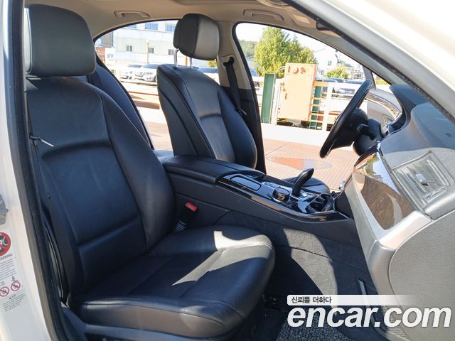 BMW 5-Series 2012 — photo 13