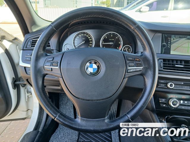 BMW 5-Series 2012 — photo 15