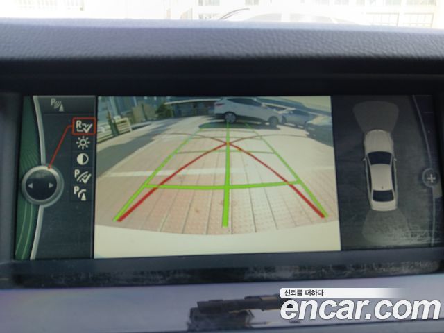 BMW 5-Series 2012 — photo 17