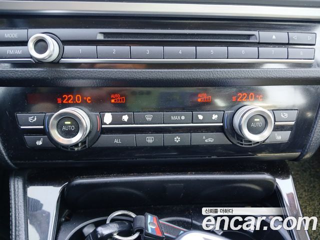 BMW 5-Series 2012 — photo 18