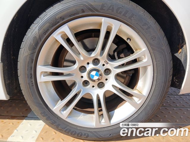 BMW 5-Series 2012 — photo 20