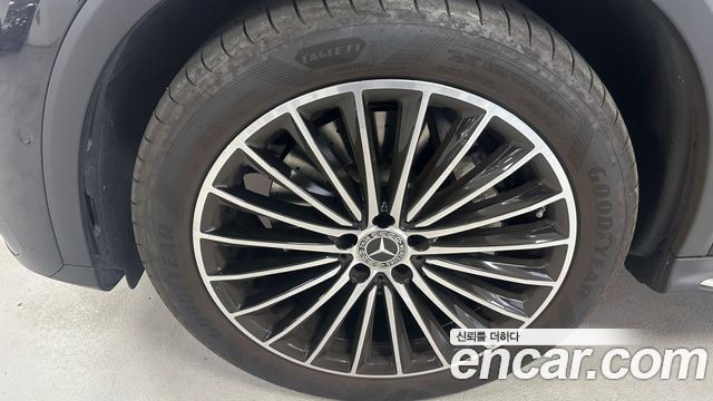 Mercedes-Benz GLC-Class 2025 — photo 5