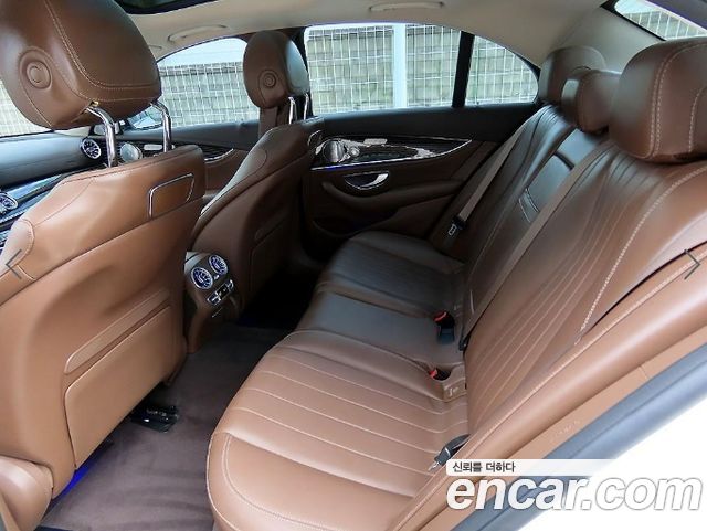 Mercedes-Benz E-Class 2019 — photo 7