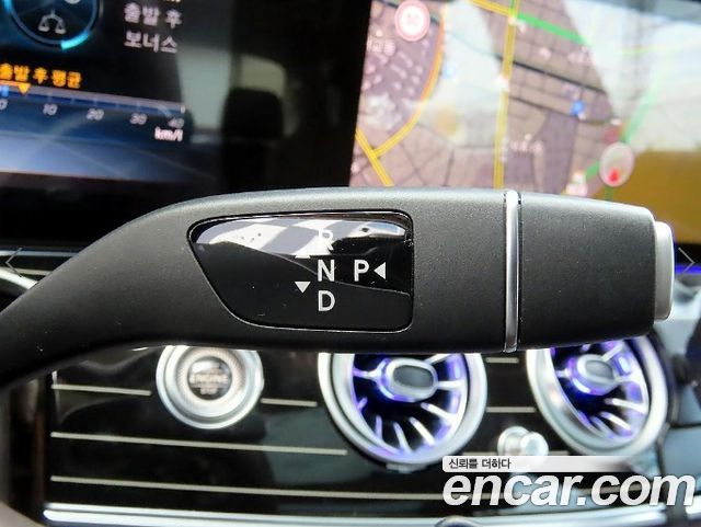 Mercedes-Benz E-Class 2019 — photo 12