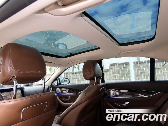 Mercedes-Benz E-Class 2019 — photo 16