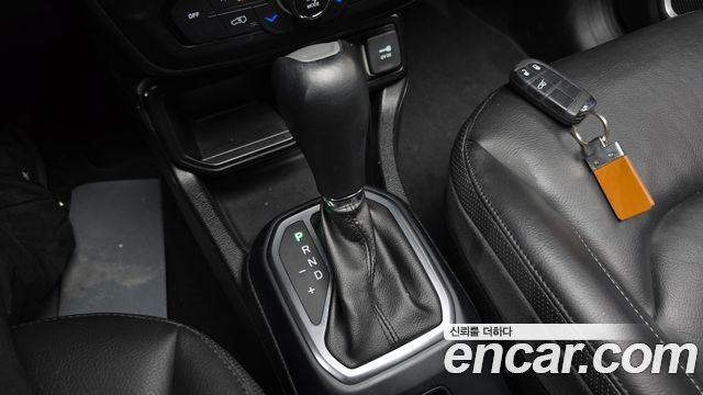 Jeep Renegade 2018 — photo 9
