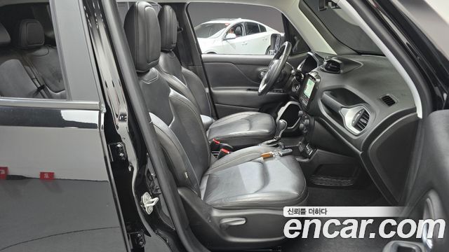 Jeep Renegade 2018 — photo 11