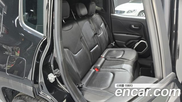 Jeep Renegade 2018 — photo 12