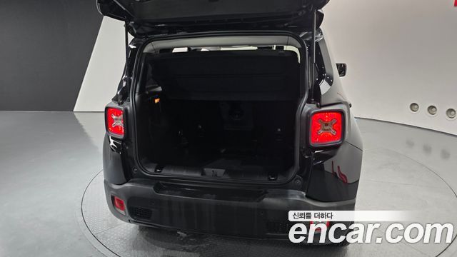 Jeep Renegade 2018 — photo 20