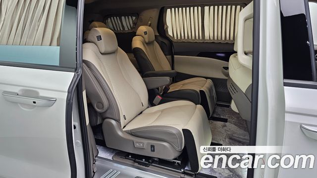 Kia Canival 2021 — photo 17