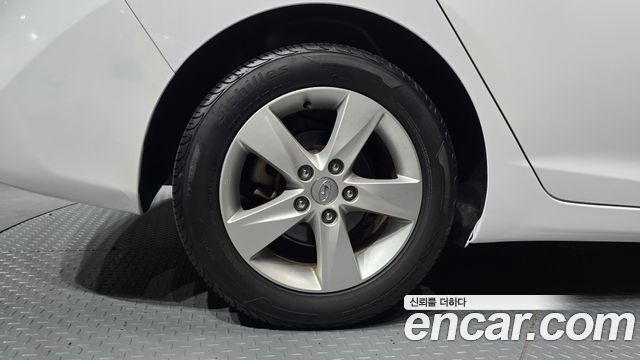 Hyundai AVANTE 2013 — photo 5