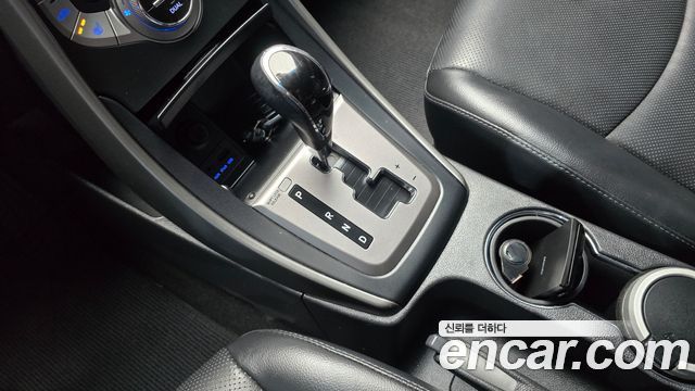 Hyundai AVANTE 2013 — photo 12