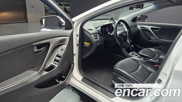 Hyundai AVANTE 2013 — photo 13