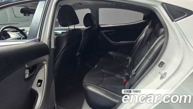 Hyundai AVANTE 2013 — photo 18