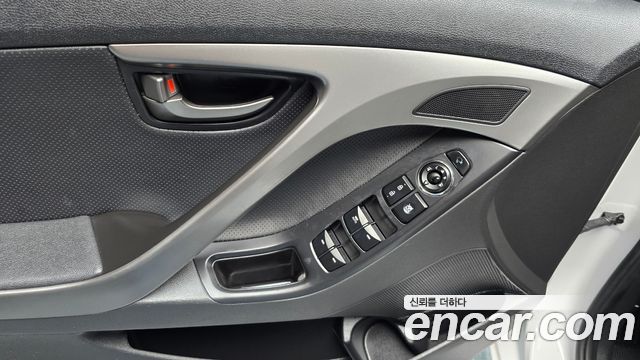 Hyundai AVANTE 2013 — photo 26