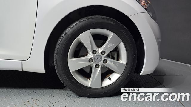 Hyundai AVANTE 2013 — photo 7