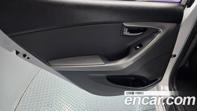 Hyundai AVANTE 2013 — photo 15
