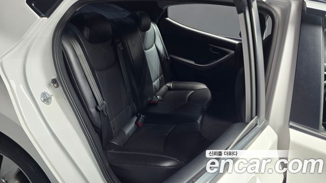 Hyundai AVANTE 2013 — photo 16