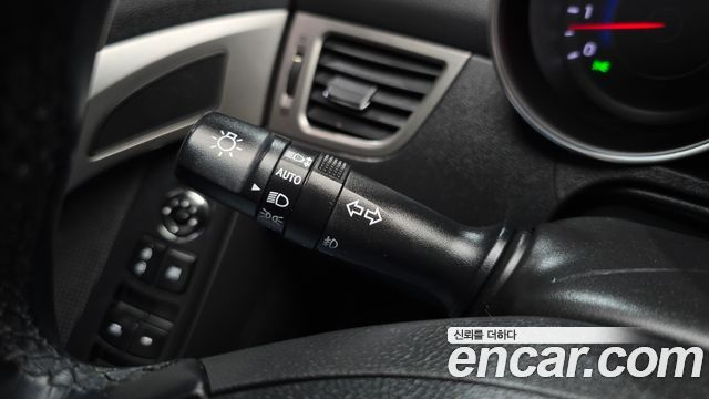 Hyundai AVANTE 2013 — photo 27