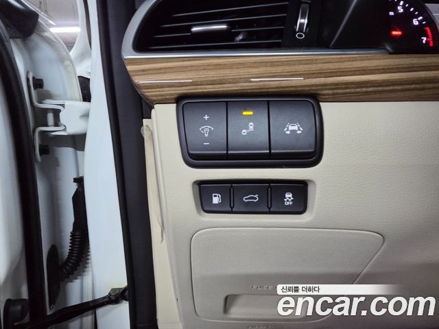 Kia K7 2017 — photo 9