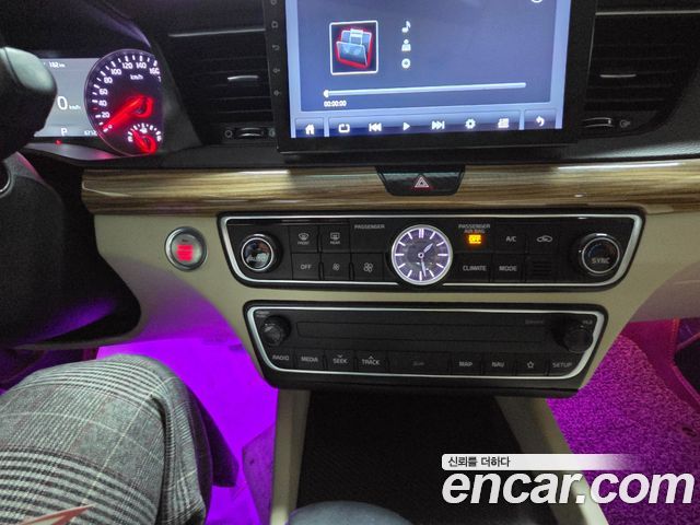 Kia K7 2017 — photo 15
